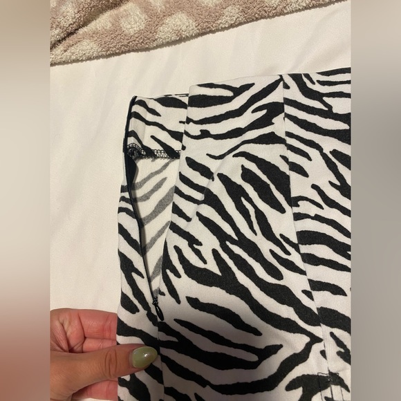 Zebra Print Mini Skirt - Picture 5 of 6